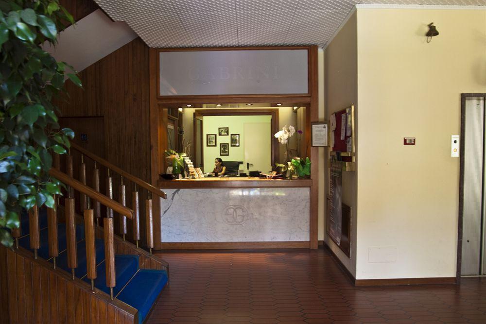 Hotel Gabrini Марина-ді-Масса Екстер'єр фото