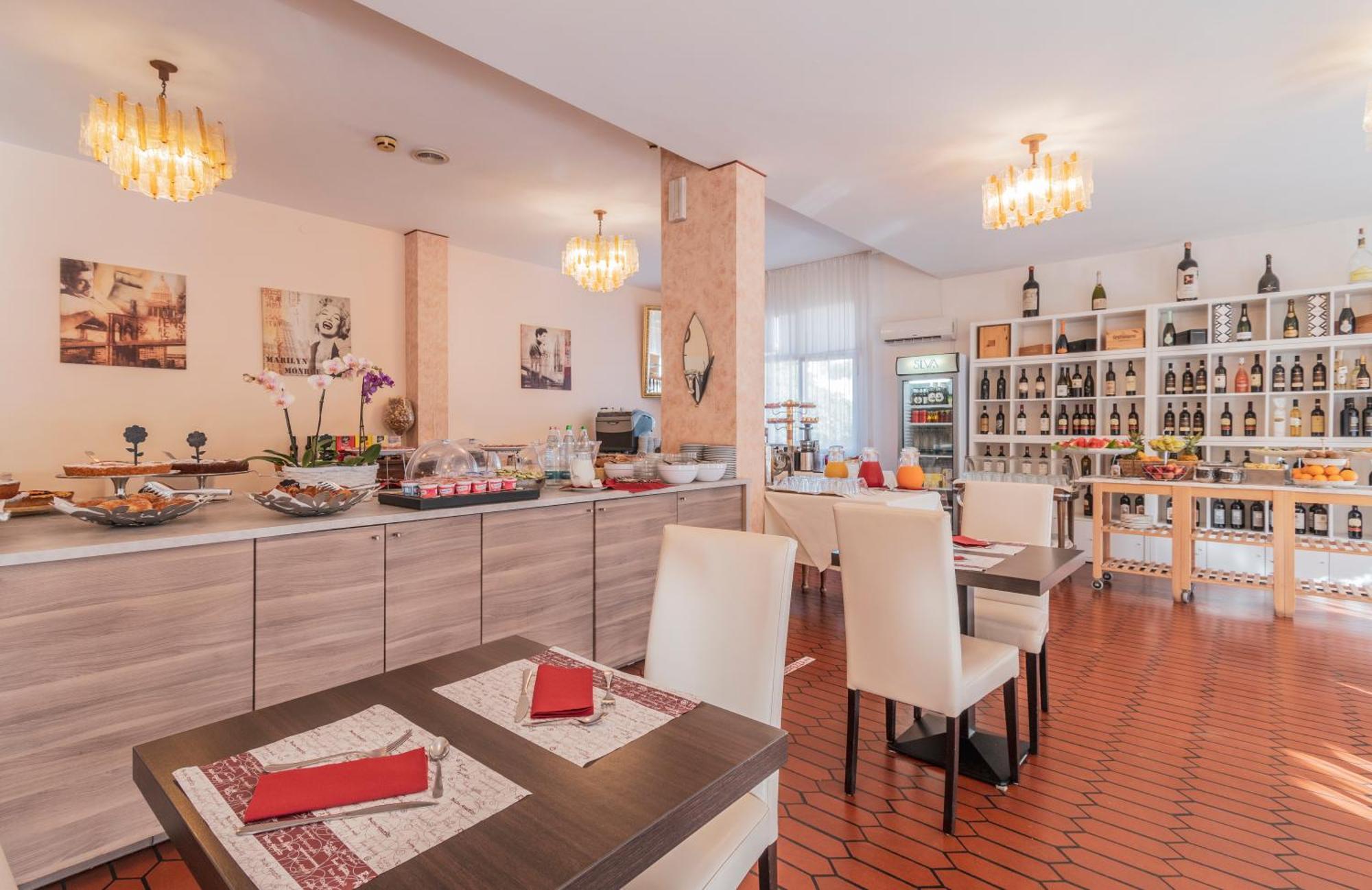 Hotel Gabrini Марина-ді-Масса Екстер'єр фото