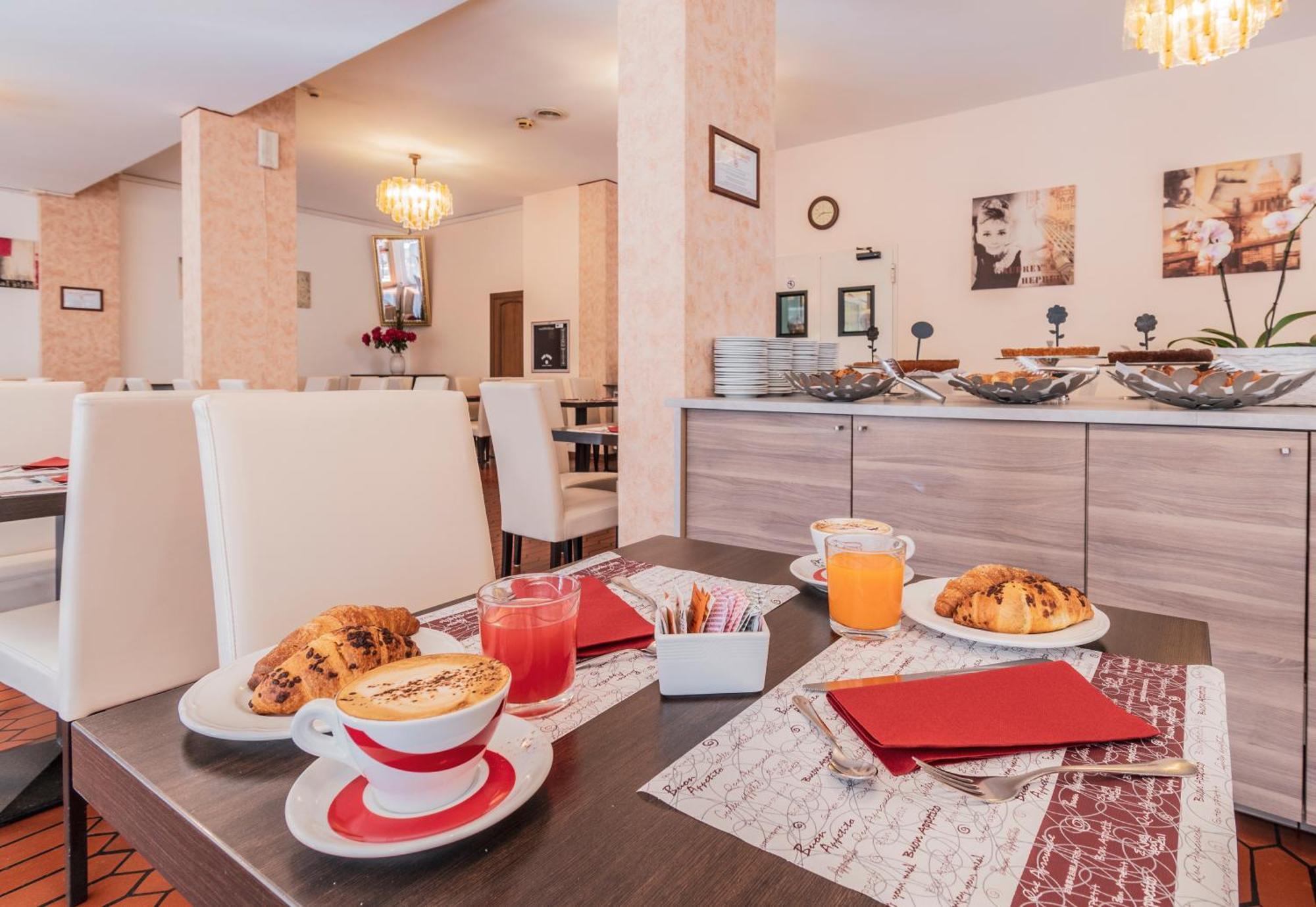 Hotel Gabrini Марина-ді-Масса Екстер'єр фото