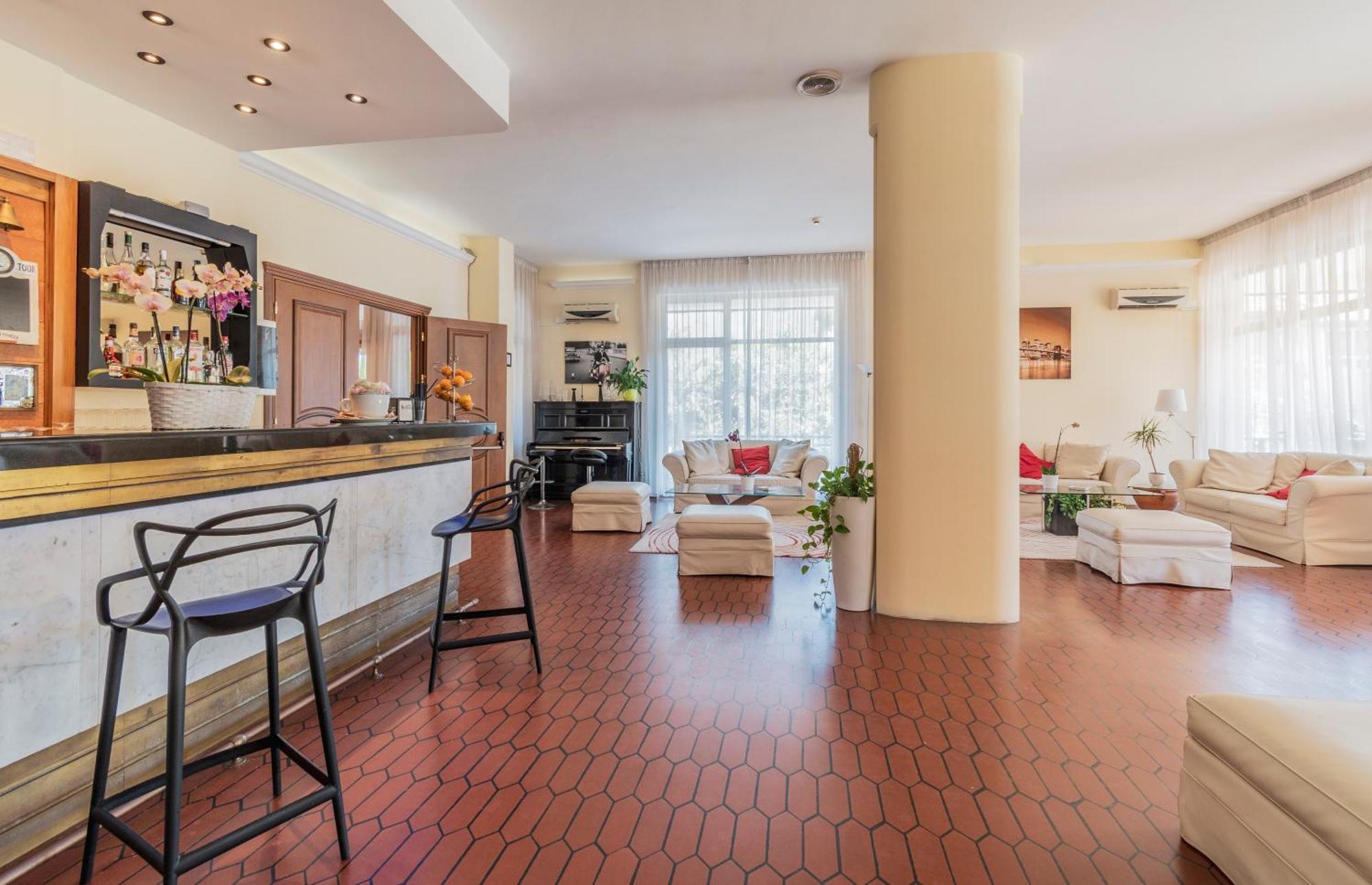 Hotel Gabrini Марина-ді-Масса Екстер'єр фото