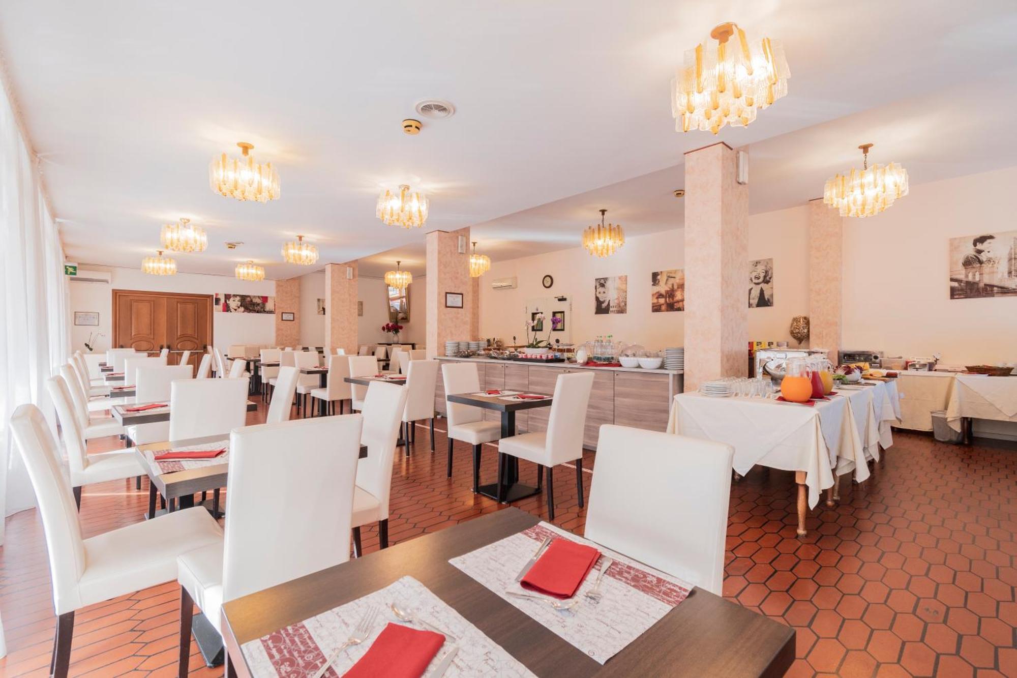 Hotel Gabrini Марина-ді-Масса Екстер'єр фото