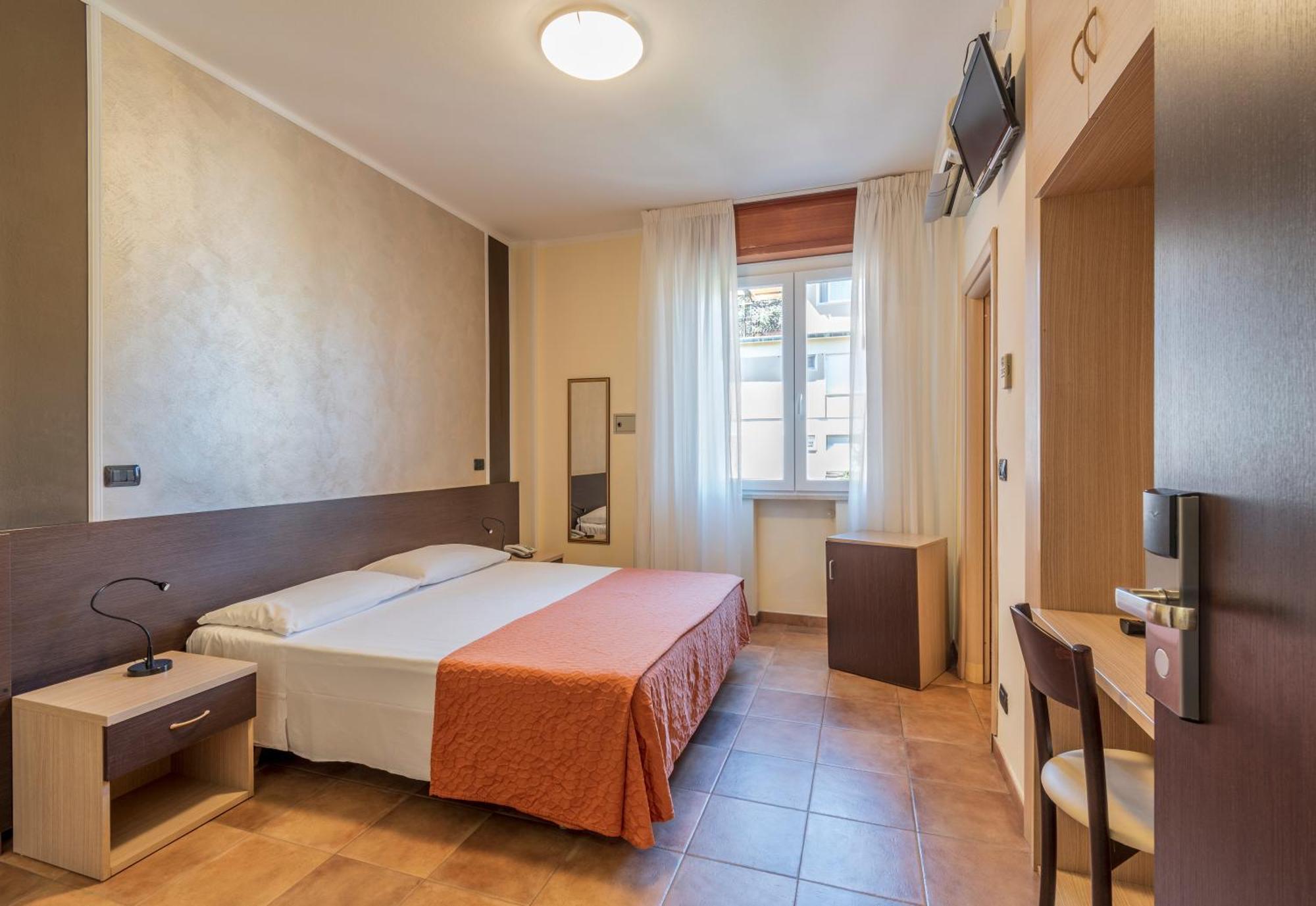 Hotel Gabrini Марина-ді-Масса Екстер'єр фото