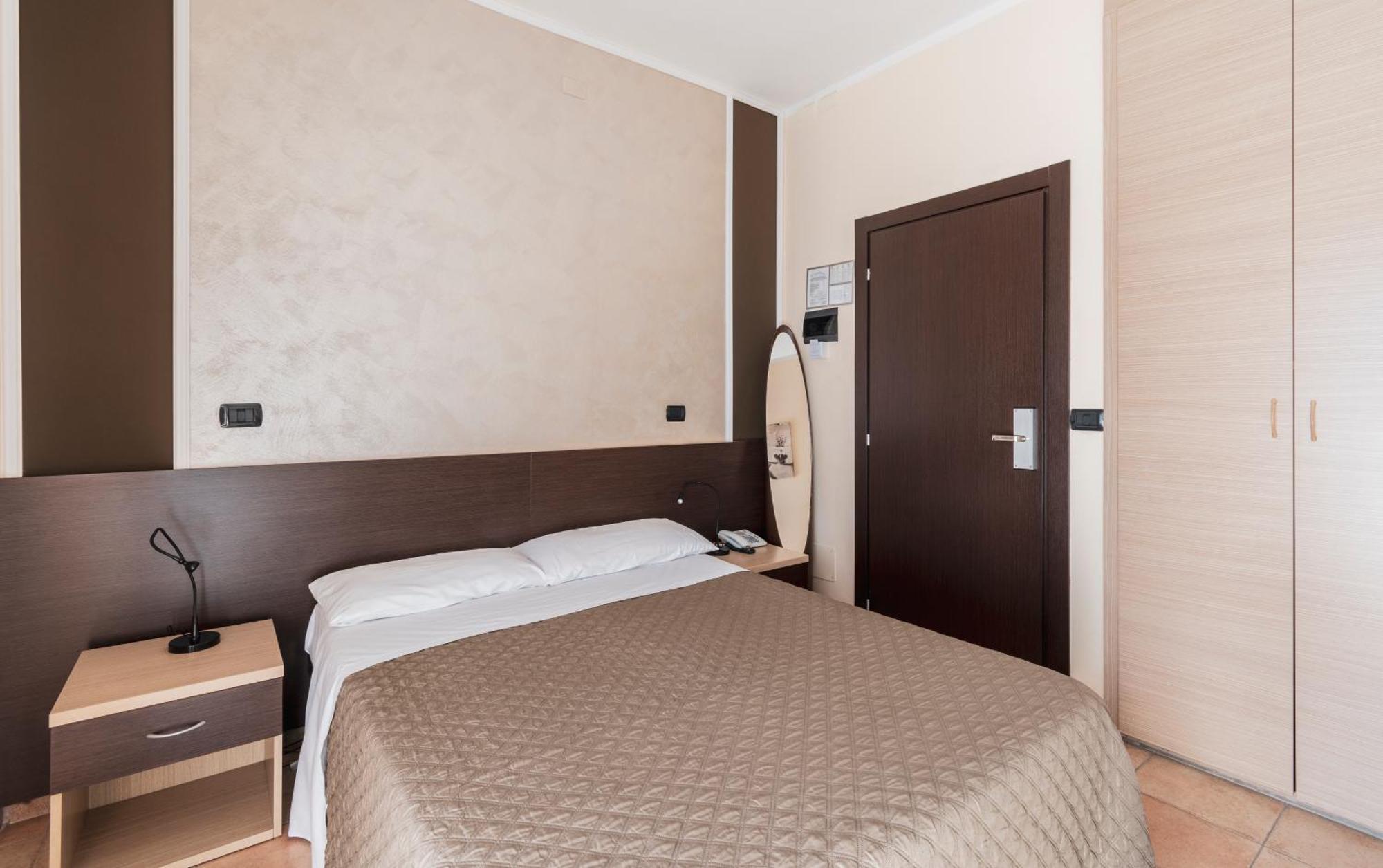 Hotel Gabrini Марина-ді-Масса Екстер'єр фото