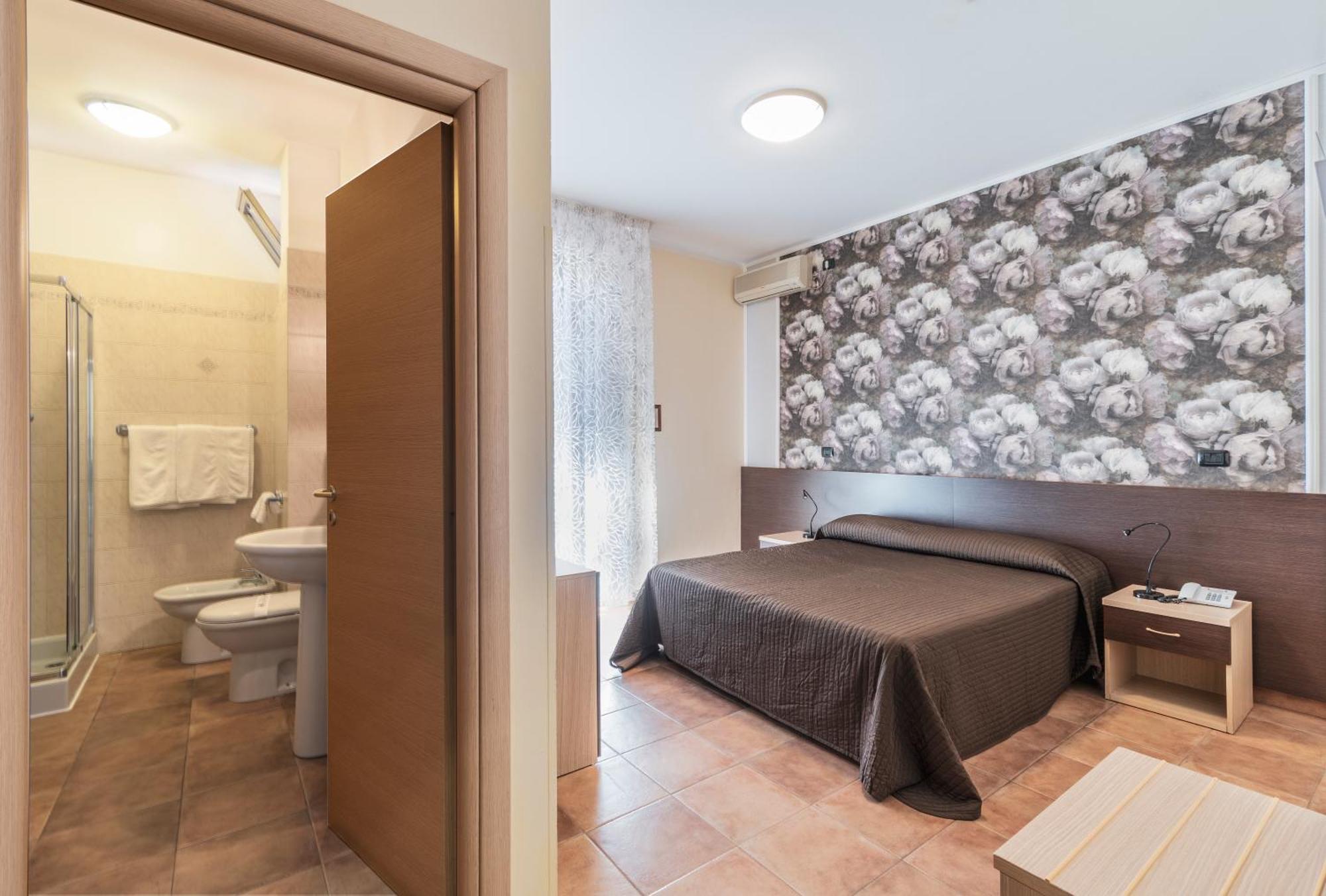 Hotel Gabrini Марина-ді-Масса Екстер'єр фото