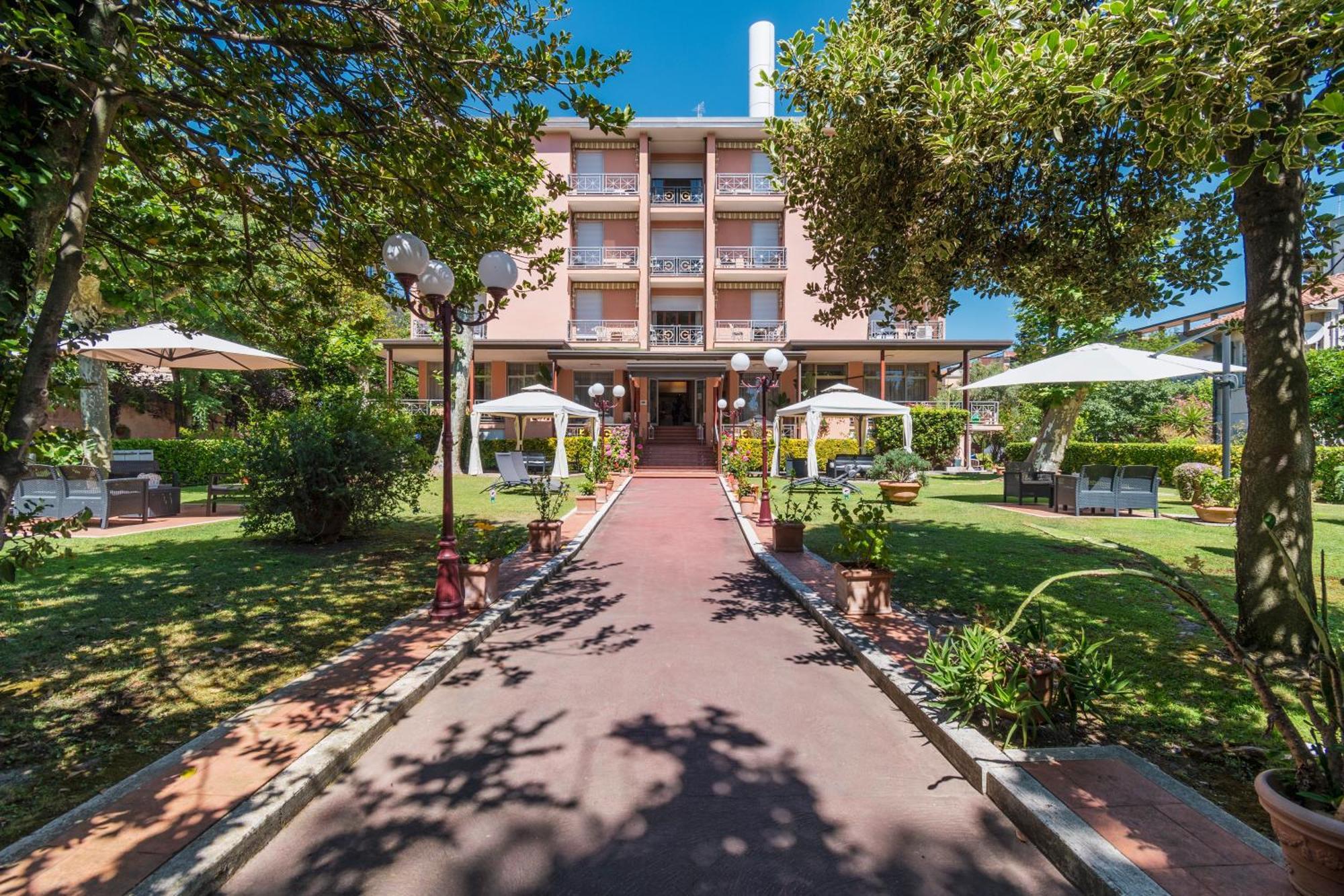 Hotel Gabrini Марина-ді-Масса Екстер'єр фото