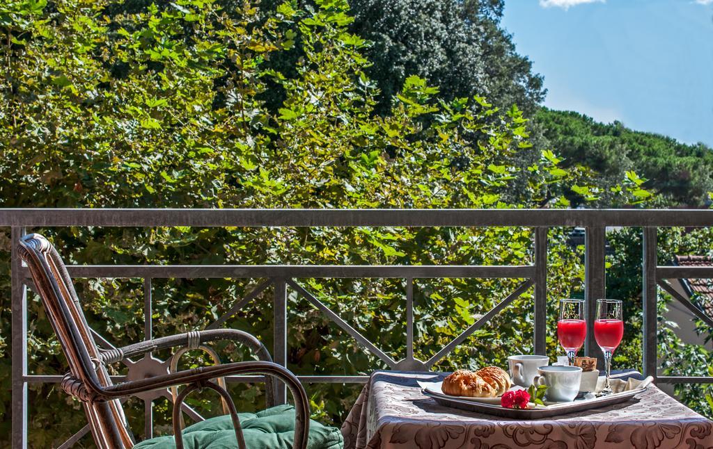 Hotel Gabrini Марина-ді-Масса Екстер'єр фото