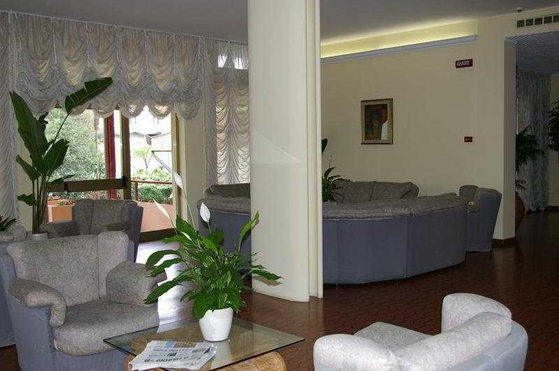 Hotel Gabrini Марина-ді-Масса Екстер'єр фото