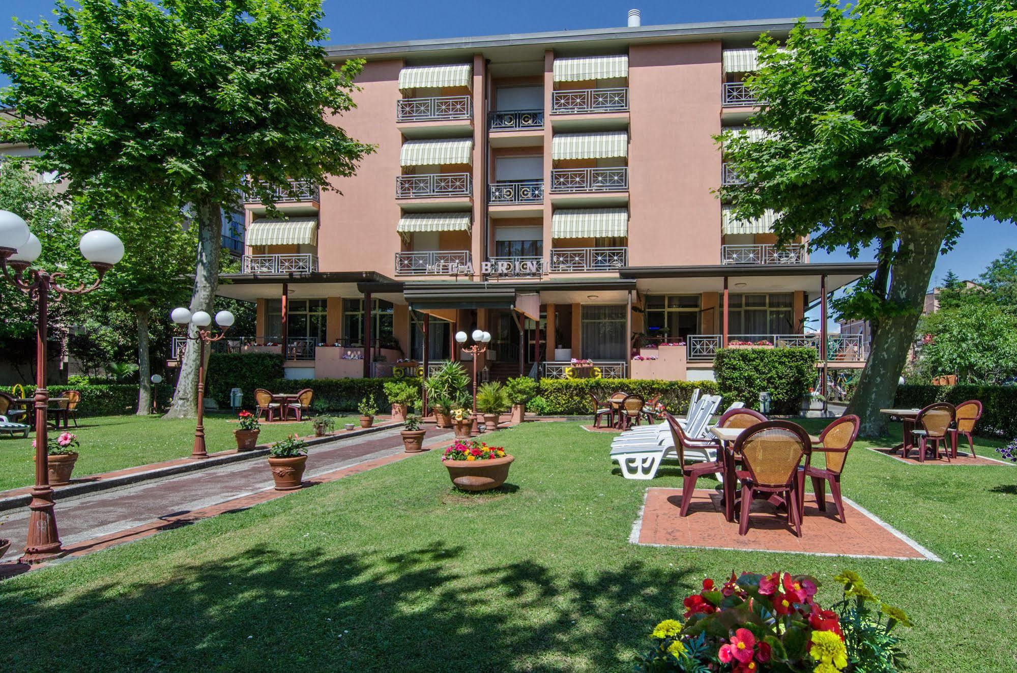 Hotel Gabrini Марина-ді-Масса Екстер'єр фото
