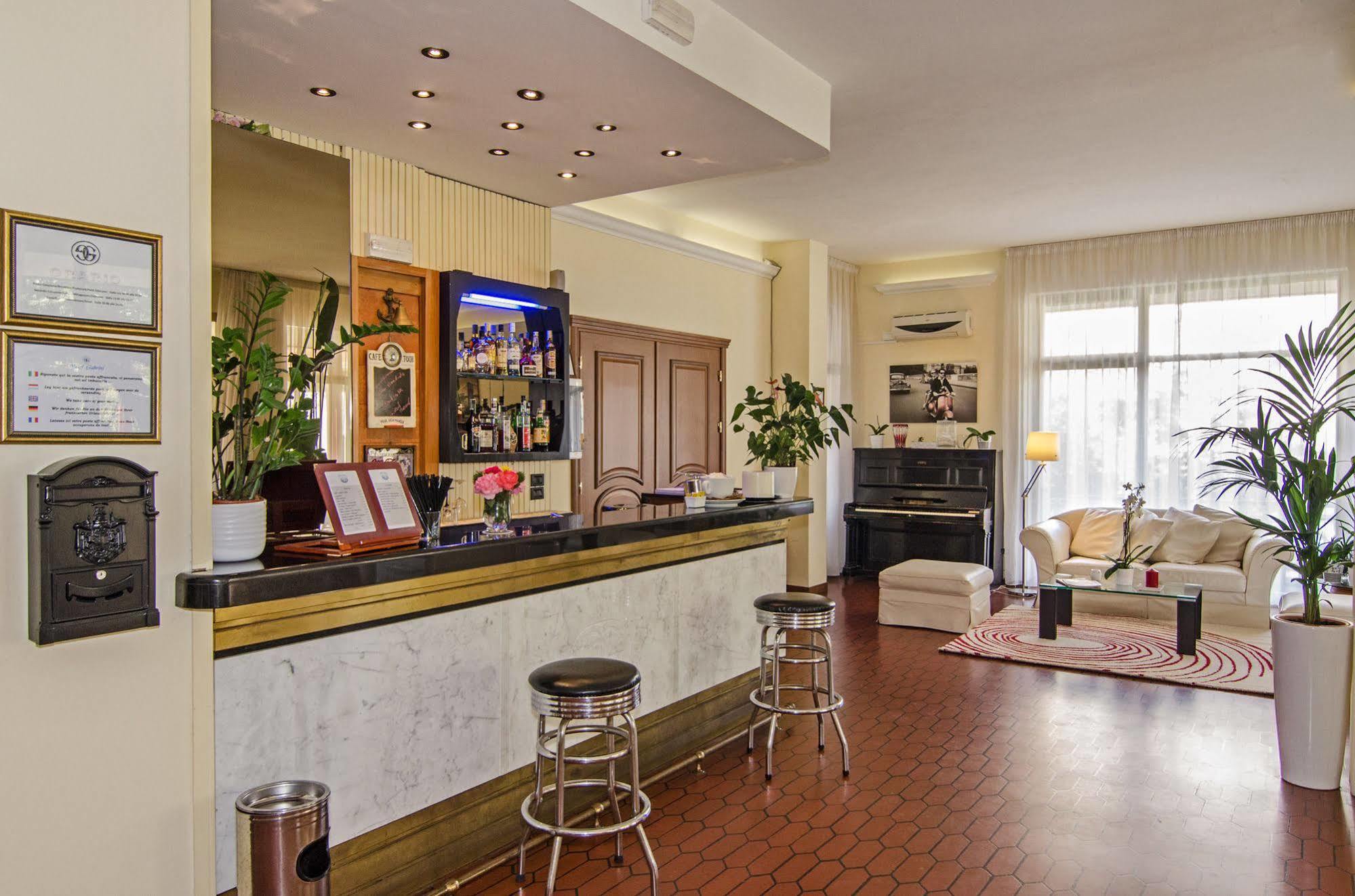 Hotel Gabrini Марина-ді-Масса Екстер'єр фото