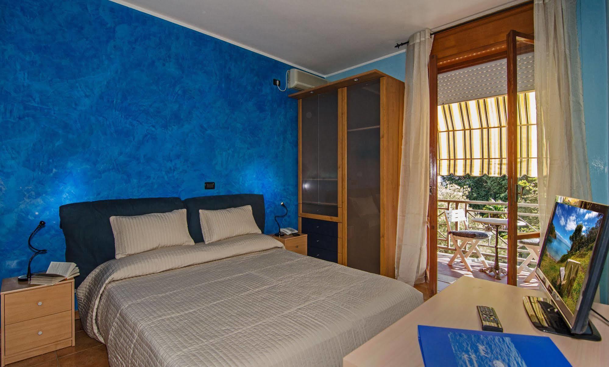 Hotel Gabrini Марина-ді-Масса Екстер'єр фото